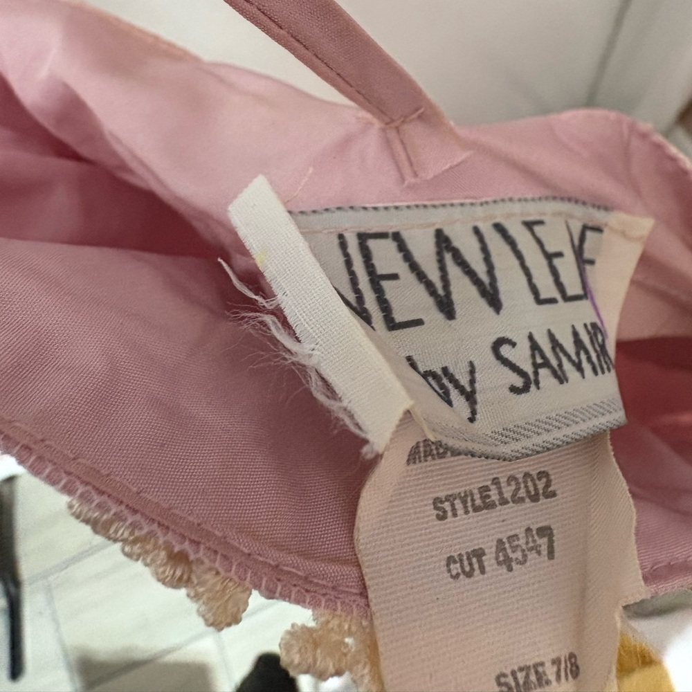 newleaf by samir  nice beautiful pink dress 

Size 7/8

Really good condition - Picture 8 of 8
